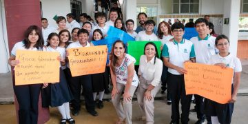 Mara Lezama inaugura domo en Bachilleres de Puerto Morelos