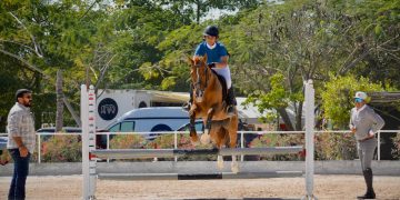 Dominan José Vega y ‘Honey VC’ competencia de equitación