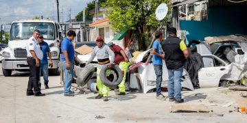 Retiran vehículos abandonados en la SM 101