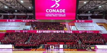 Abandera Mara a la delegación deportiva estatal