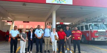 Delegación alemana recorre instalaciones de Bomberos Cancún