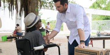 Pablo Bustamante supervisa entrega del programa ‘Comemos Tod@s’ en Cancún