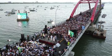 Más de 40 mil personas celebraron apertura del Puente Nichupté