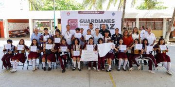 Toman protesta 209 jóvenes como “Guardianes por la paz”