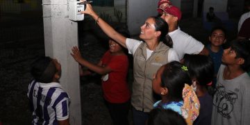 Ana Paty Peralta entrega espacio deportivo mejor iluminado en la SM 260