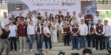 Pablo Bustamante acompaña a Mara Lezama a la Feria de la Paz