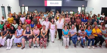 Entregan 150 tarjetas “Ellas Facturan” en Cancún