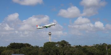 Cancún mantiene intensa actividad aérea con 378 operaciones