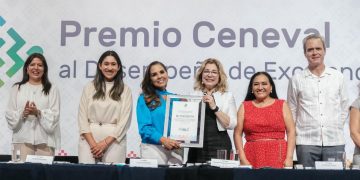 Más de 4 mil egresados reciben Premio CENEVAL por excelencia académica