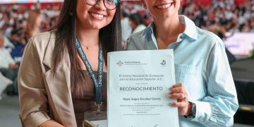 Ana Paty Peralta atestigua reconocimiento a la excelencia académica