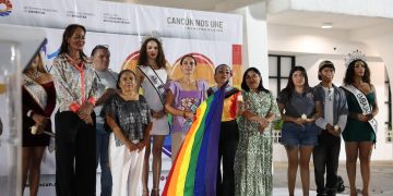 Ana Paty enciende el Mes del Orgullo con iluminación del Palacio Municipal