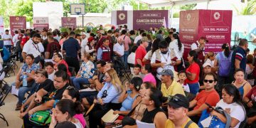 Ana Paty Peralta da respuesta a ciudadanos en el “Día del Pueblo”