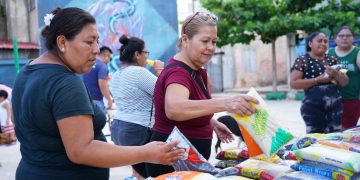 Entrega Aguakan más de 1.5 toneladas de alimentos y ropa a familias de Villas Otoch Paraíso en Cancún