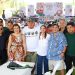 Festeja Ana Paty Peralta a padres trabajadores del Ayuntamiento
