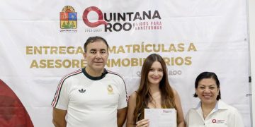 Entregan matrículas a profesionales inmobiliarios en Cancún