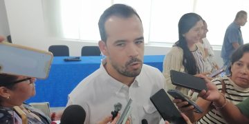 Instalan barrera antisargazo frente a la playa del Niño