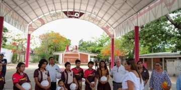 Estudiantes de la Técnica 21 estrenan domo en Cancún