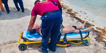 Auxilian a persona en Playa del Niño y la trasladan de a un hospital