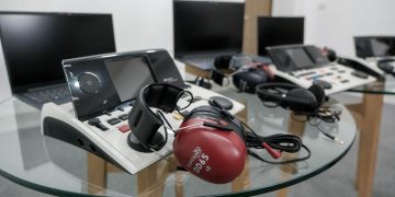 Recibe Mara Lezama tres audiómetros portátiles