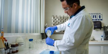 Aguakan realiza más de 7,800 análisis al mes para vigilar la calidad del agua y proteger el medio ambiente