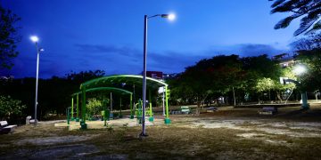 Refuerzan iluminación en parque de la SM 4 para mejorar seguridad de las familias