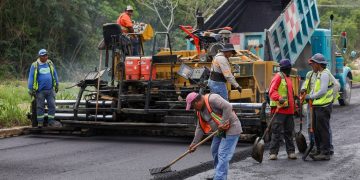 Mejora Ana Paty Peralta infraestructura urbana en avenida Galaxias del Sol