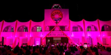 Cancún se pinta de rosa para promover la prevención del cáncer de mama