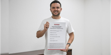 Pablo Bustamante se registra para la Coordinación Municipal de Cancún