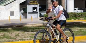 Disfrutan familias del “Paseo Cancunense” en Malecón Tajamar