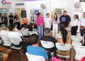 Entrega Ana Paty Peralta prótesis oculares gratuitas