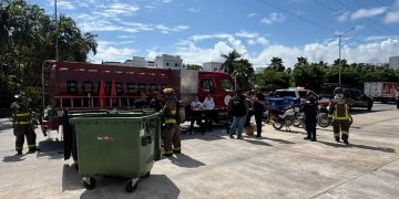 Bomberos inspeccionan comercio tras reporte de incendio en la avenida Huayacán