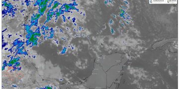 Prevén lluvias con actividad eléctrica y oleaje de hasta tres metros en Quintana Roo